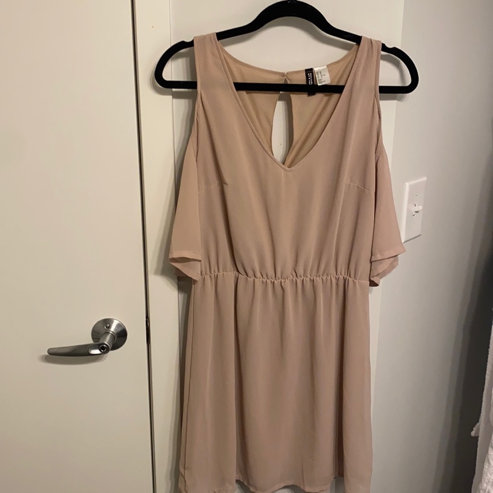 NWOT* H&M Cutout Sleeve Dress - Size 10